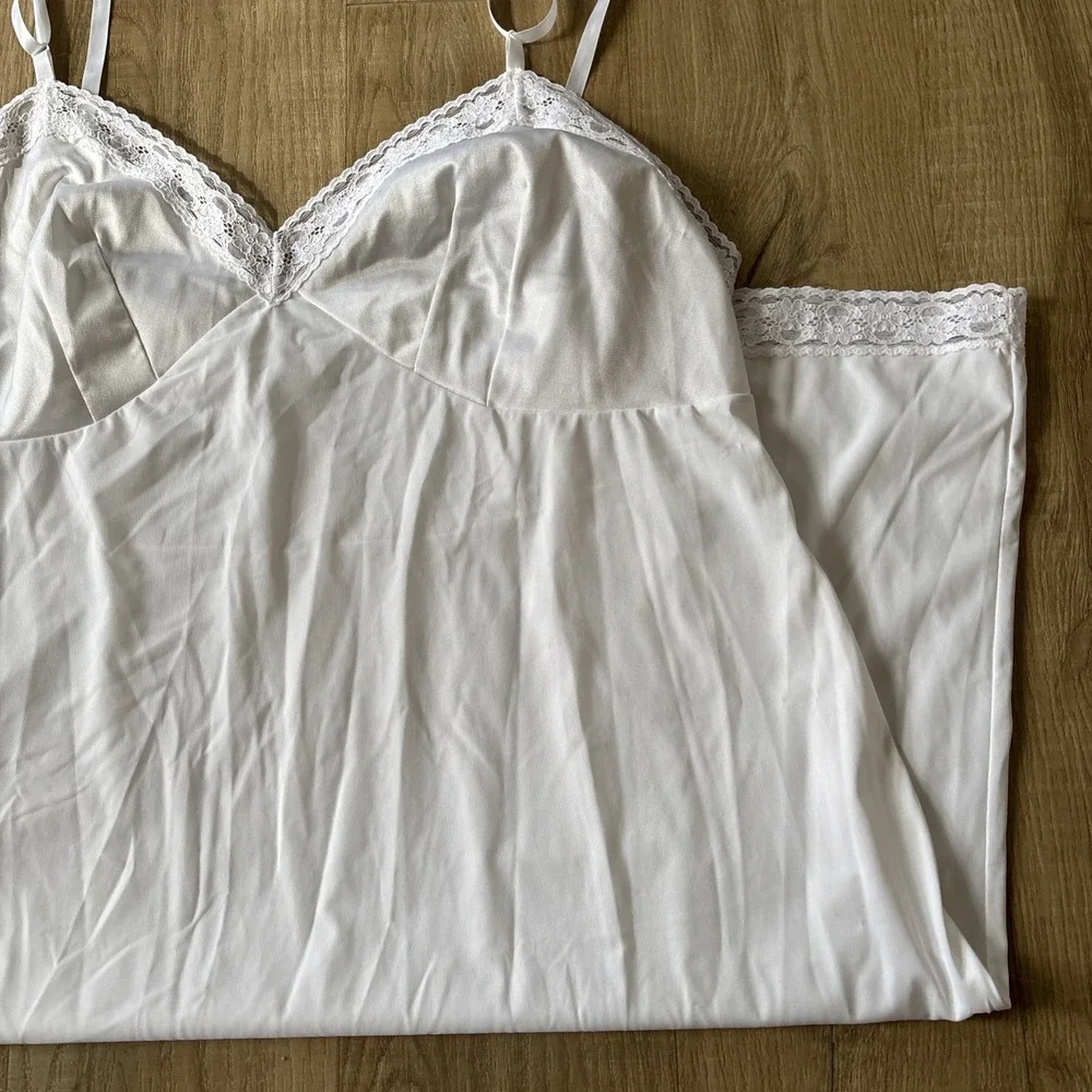VNTG Vanity Fair Size 42 22